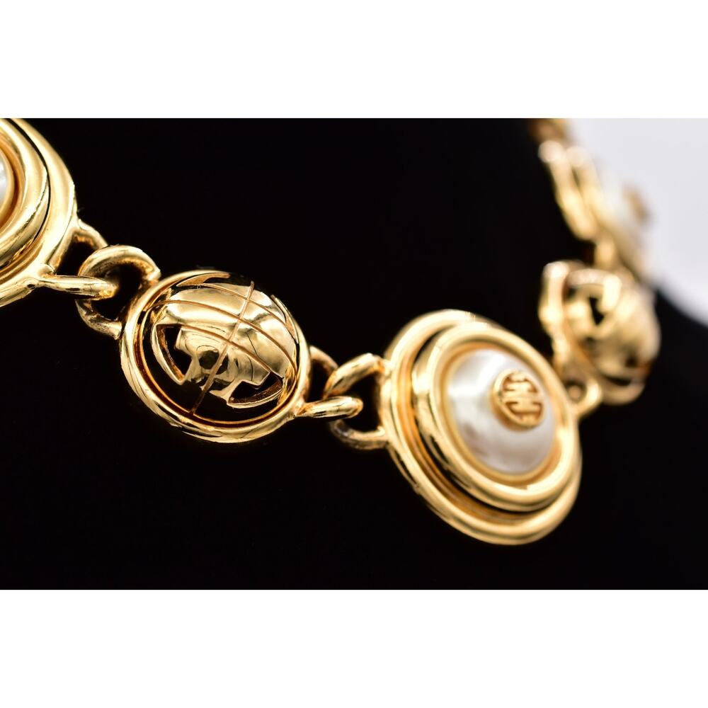 Givenchy Vintage Runway Logo Pearl Necklace Gold Medallion Statement 1980s BinBH - Picture 5 of 12